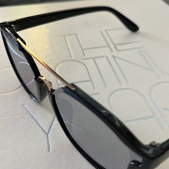 Sun glasses🖤 - Picture 4 of 4
